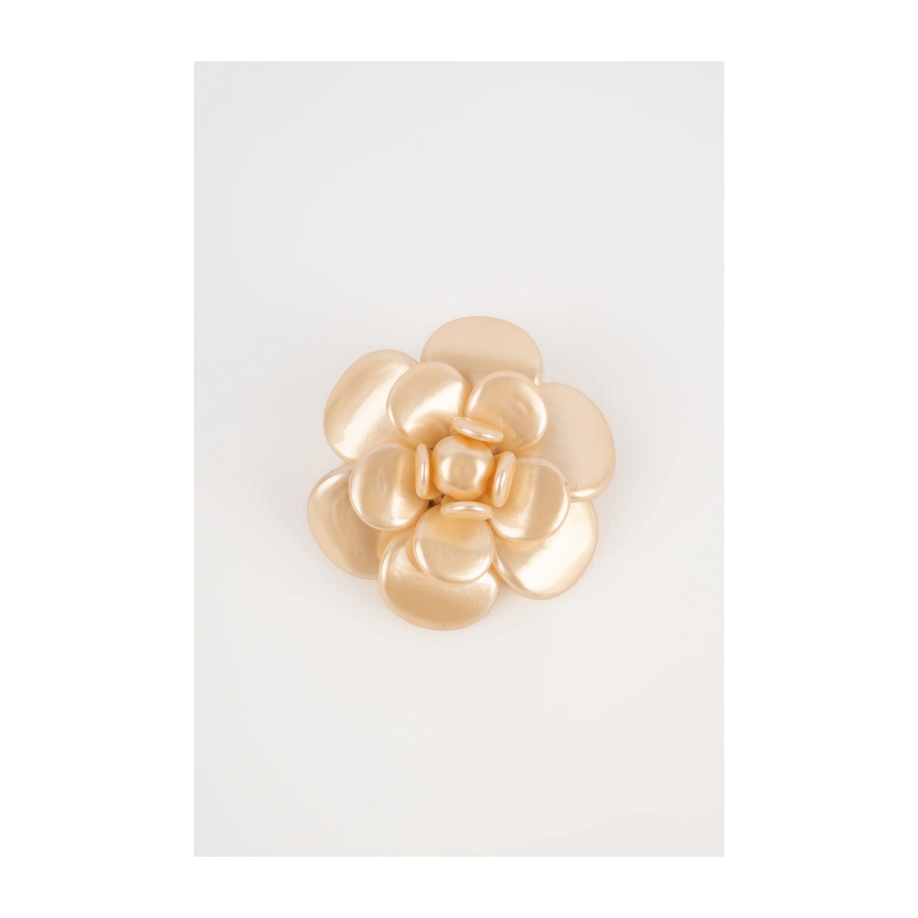 Pre-owned Chanel Camélia Brooch (Gold-Tone) product image